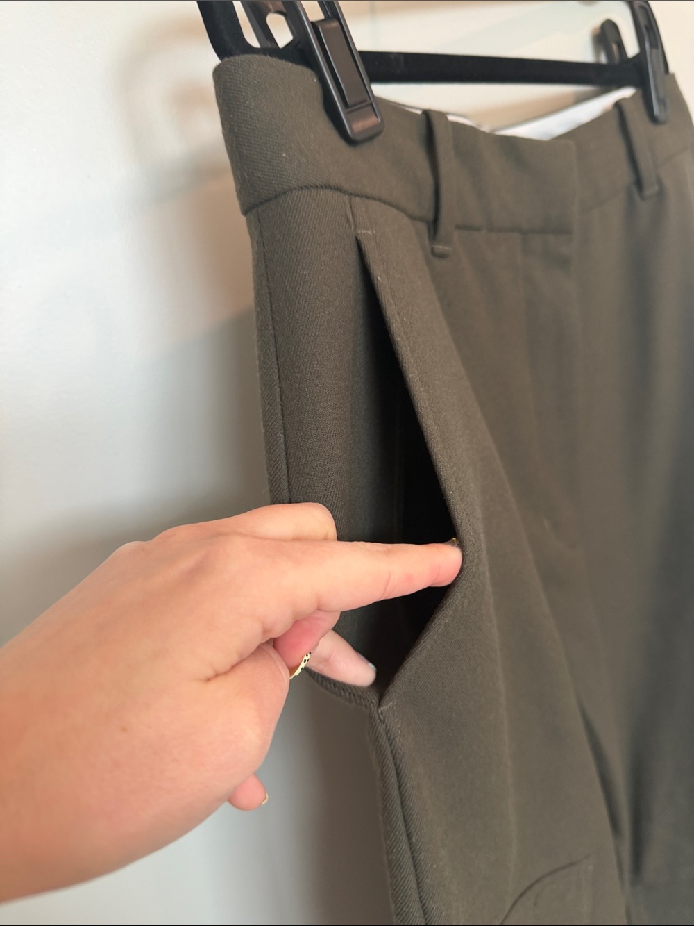 Aritzia Wilfred Nellie Cargo Pant Trousers in Dark Olive - Size 8 - Picture 6 of 12